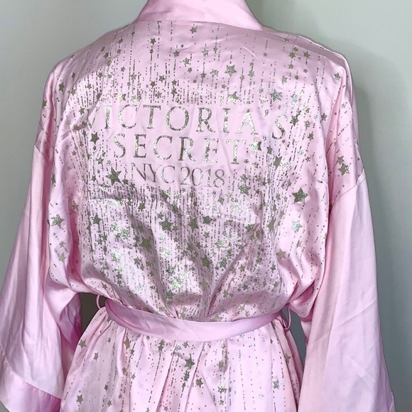 Victoria’s Secret 2018 NYC Fashion Show Robe - Picture 1 of 6